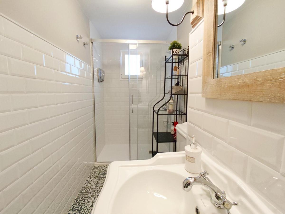 80s Loft Vintage 15' Malaga Airport Free Guest Parking Apartment Alhaurín de la Torre