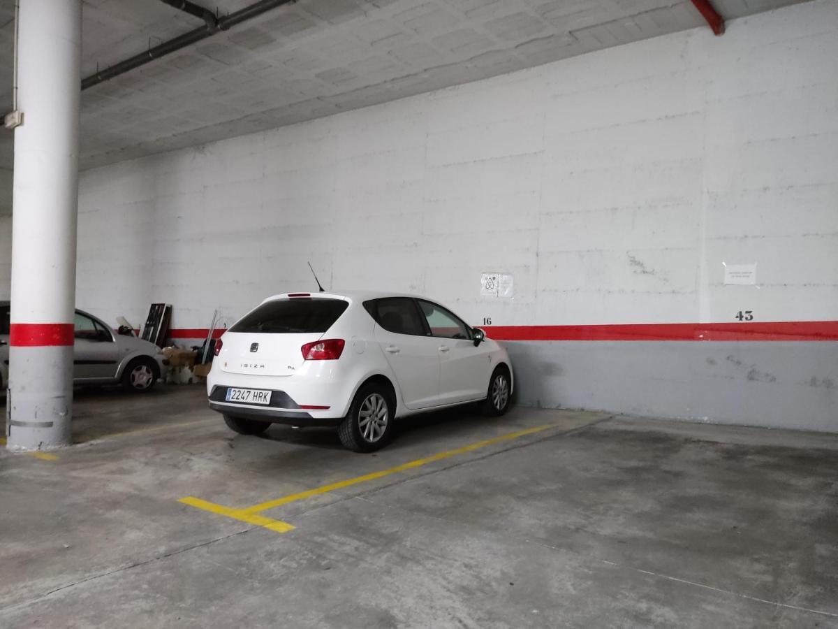 80s Loft Vintage 15' Malaga Airport Free Guest Parking Apartment *