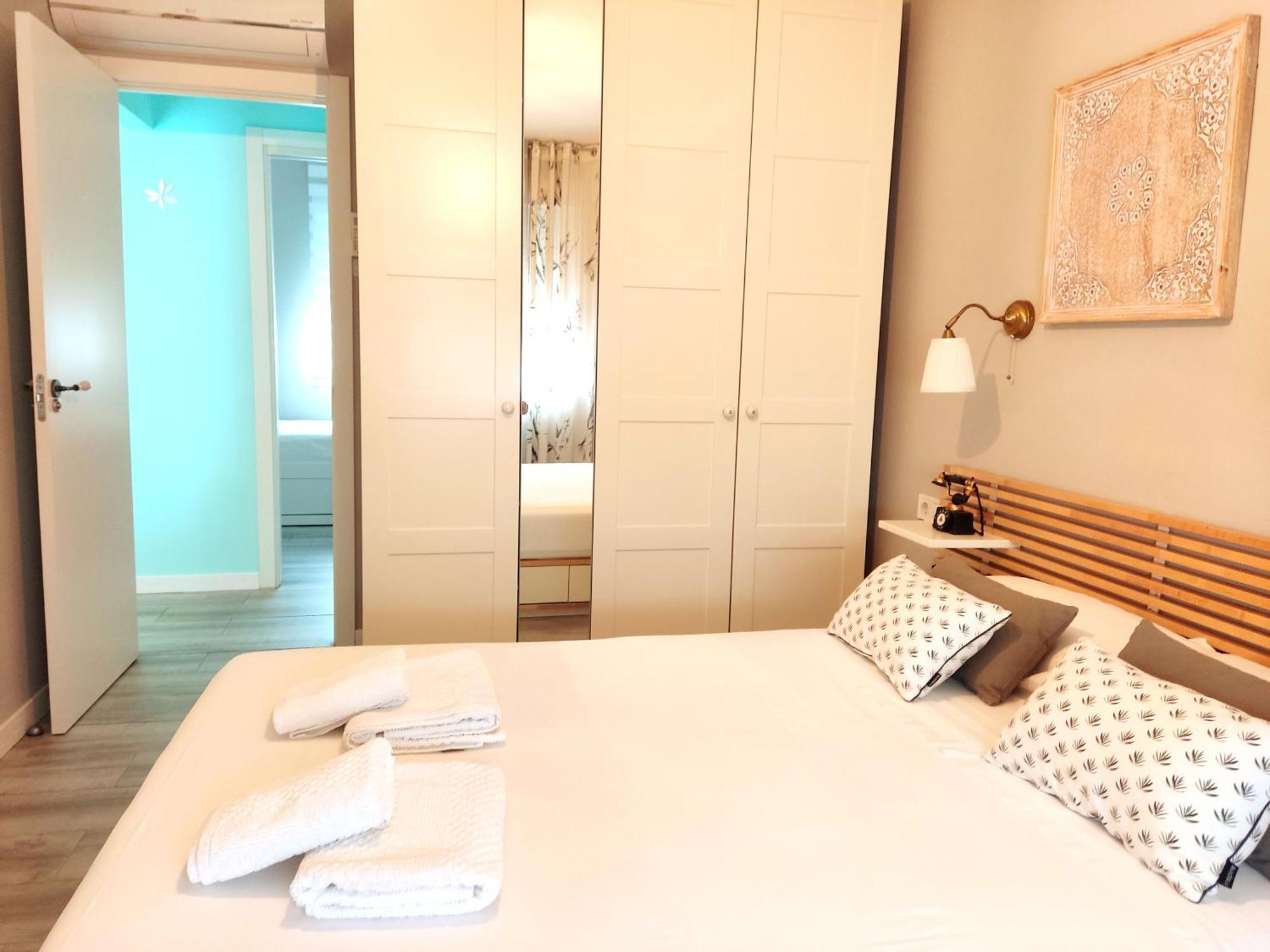 Apartment 80s Loft Vintage 15' Malaga Airport Free Guest Parking