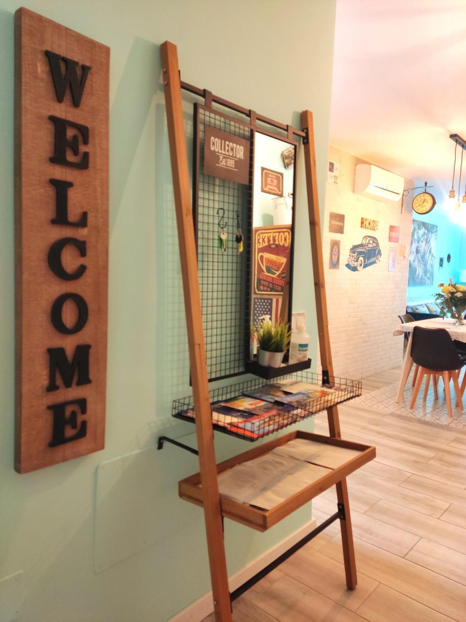 Apartment 80s Loft Vintage 15' Malaga Airport Free Guest Parking Alhaurin de la Torre