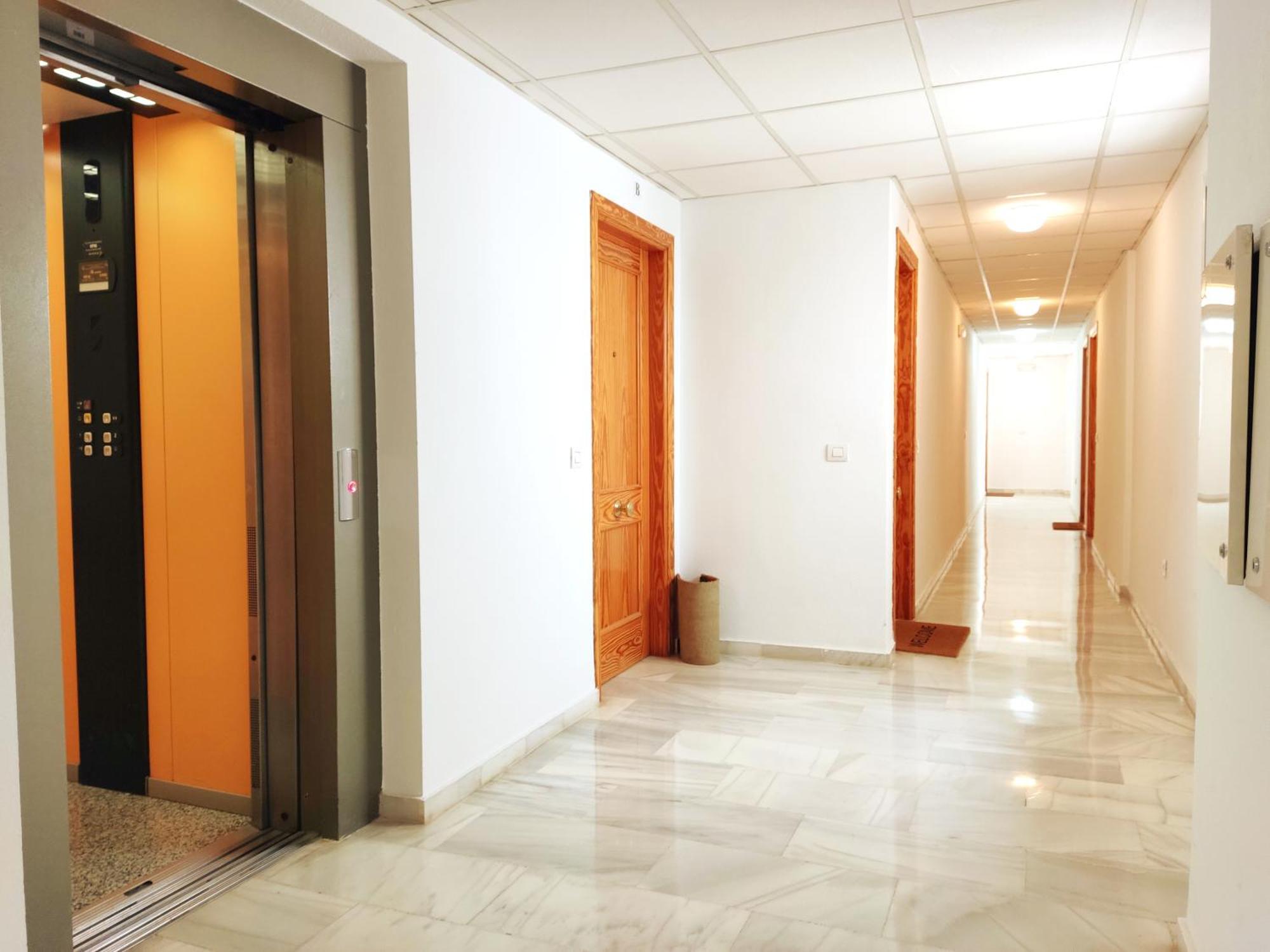 80s Loft Vintage 15' Malaga Airport Free Guest Parking *