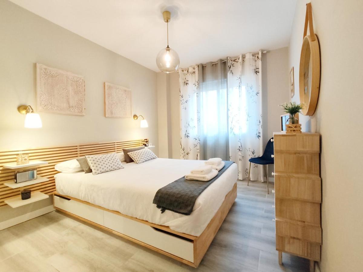 Apartament 80s Loft Vintage 15' Malaga Airport Free Guest Parking *